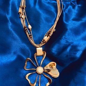 2 sets of fashion necklace